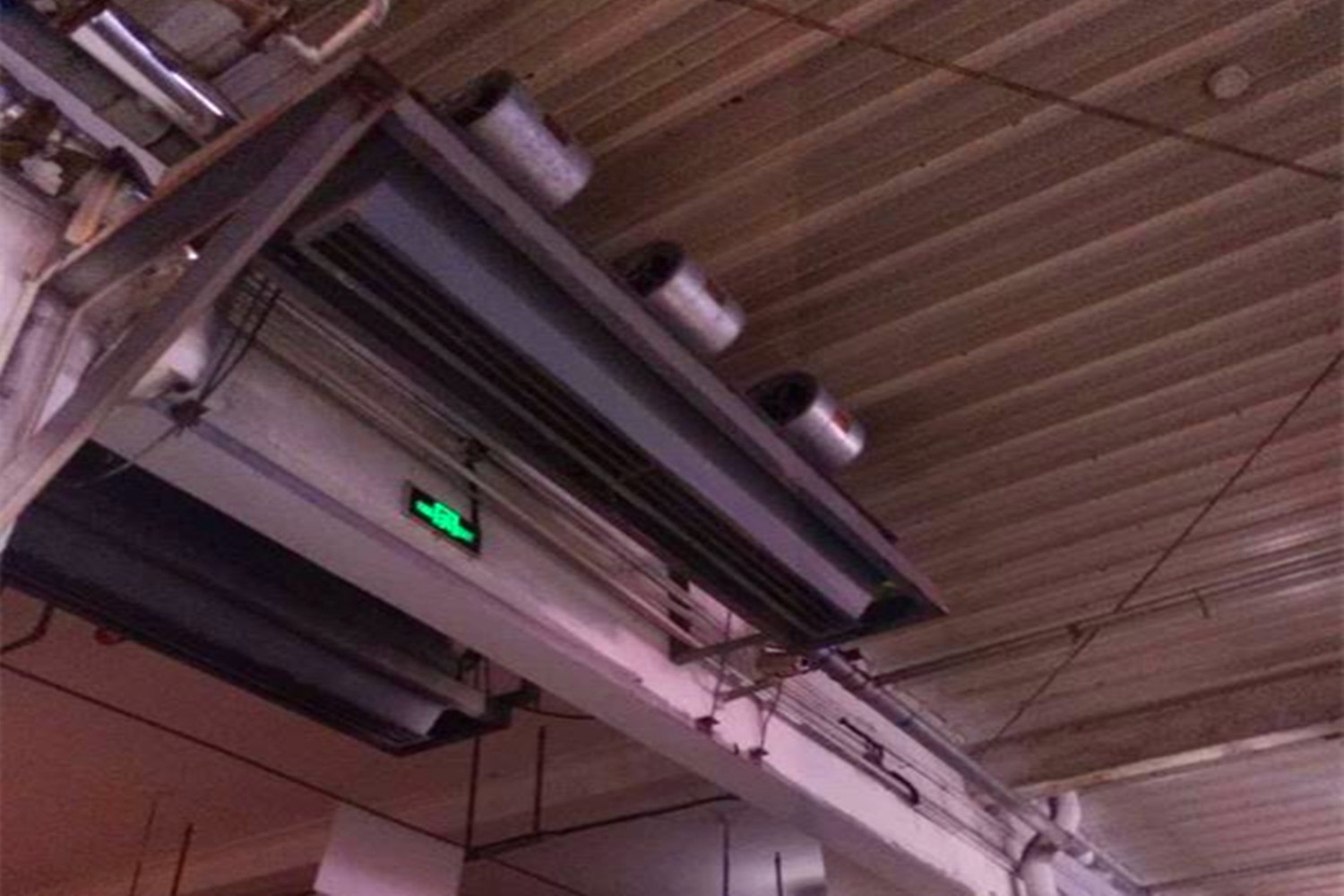 蒸汽型風(fēng)幕機(jī)安裝案例實(shí)拍