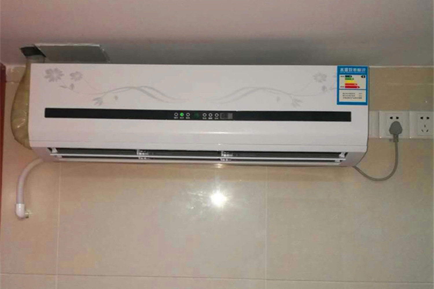 壁掛式水溫空調(diào)安裝案例實(shí)拍